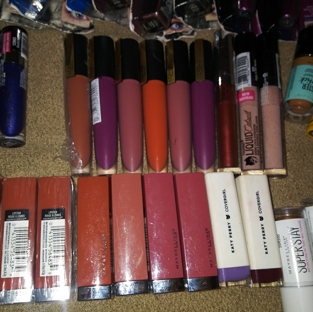 Alot of makeup !!!!